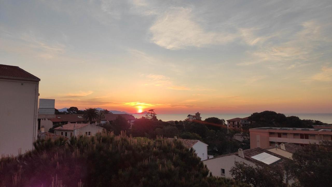 Appartement Lumineux Vue Mer Fréjus Buitenkant foto